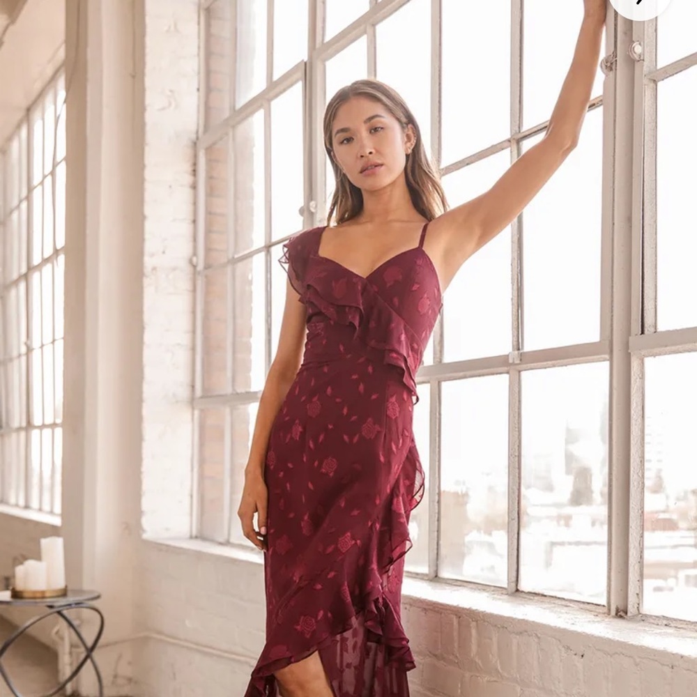 Lulu’s Burgundy Ruffled Maxi Dress Size Medium
